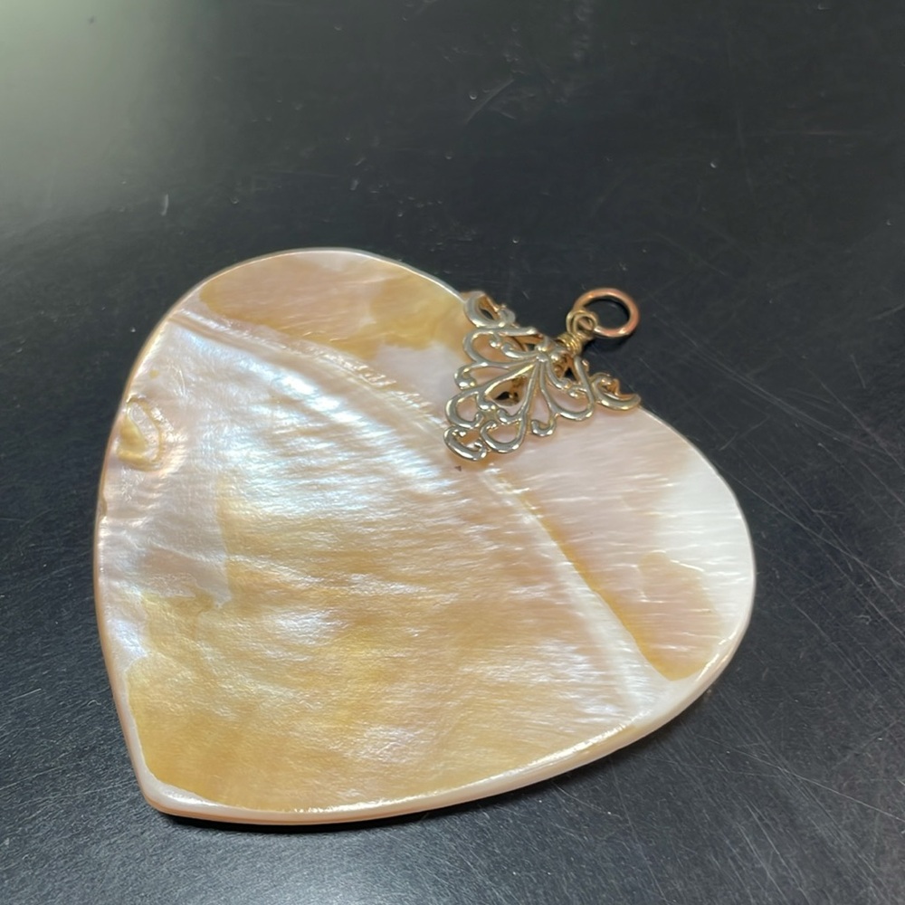 Mother‎ of pearl heart drop pendant approx 3” x 3” - Picture 3 of 8